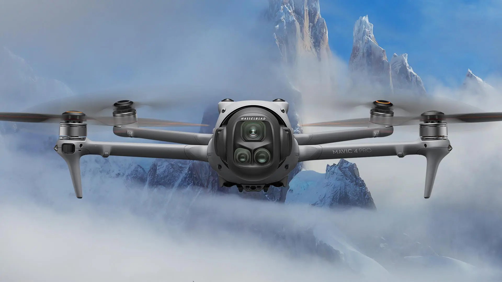 DJI Mavic 4 Pro in volo